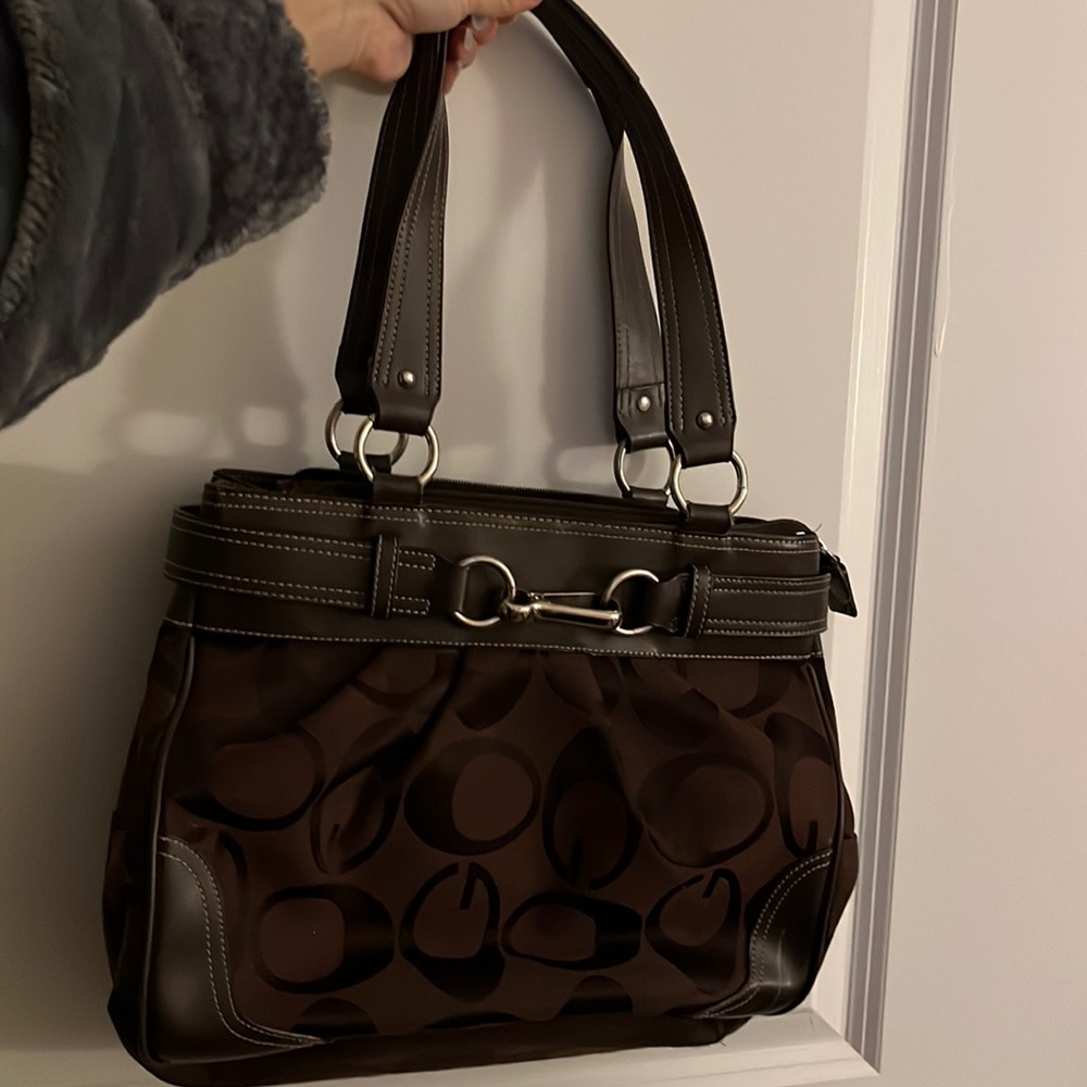 Dark brown shoulder purse, outside & middle zip pocket